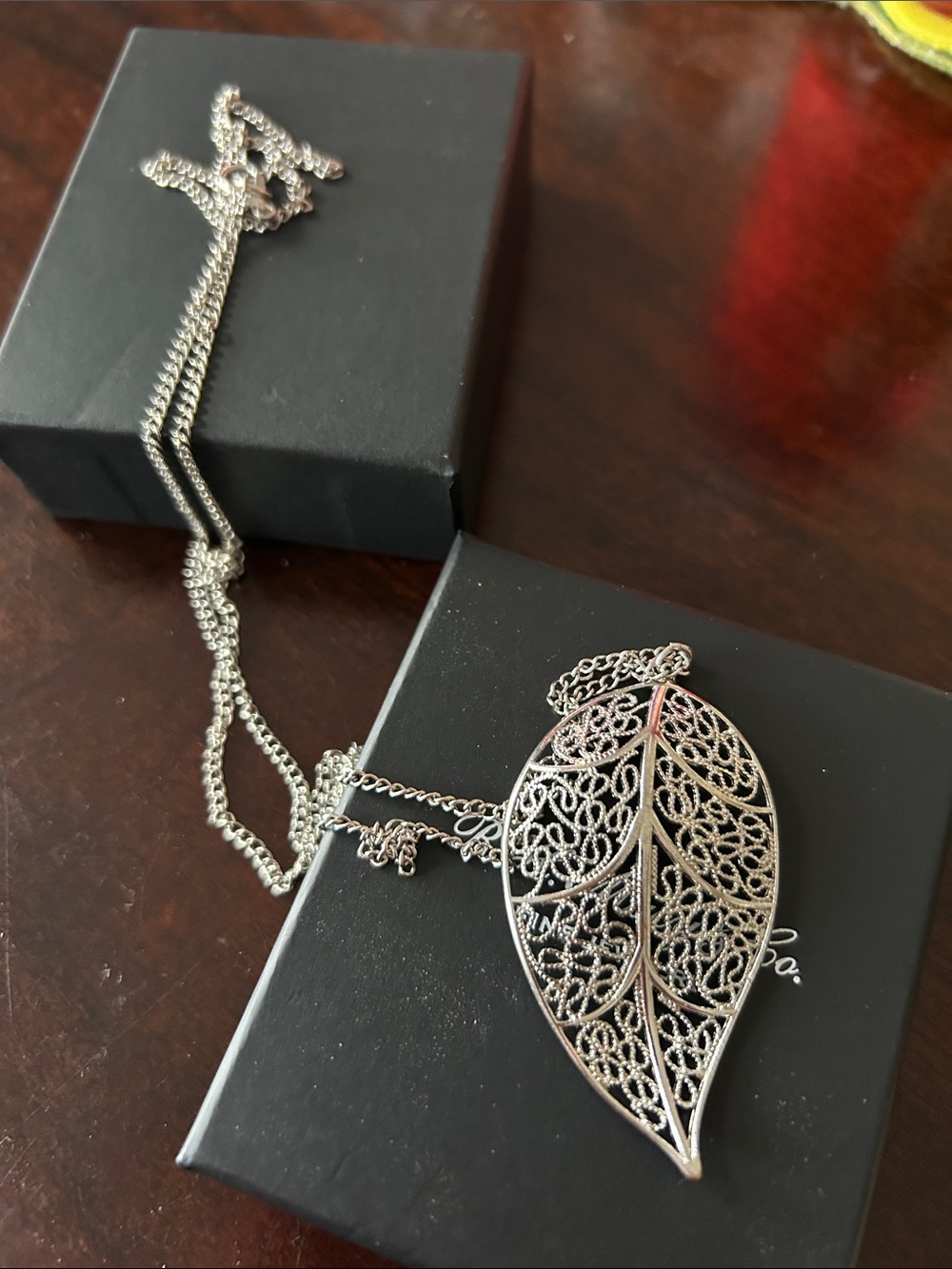 Elegant Silver Leaf Filigree Pendant Necklace - Women Jewelry